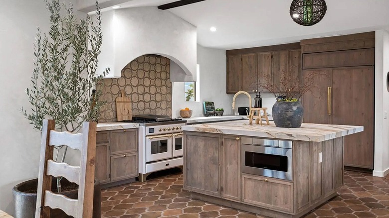 Arabesque terracotta floor tiles in a kitchen