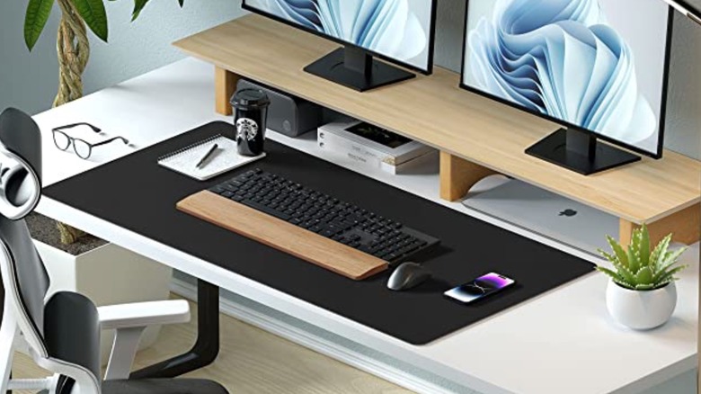 Leather mouse pad