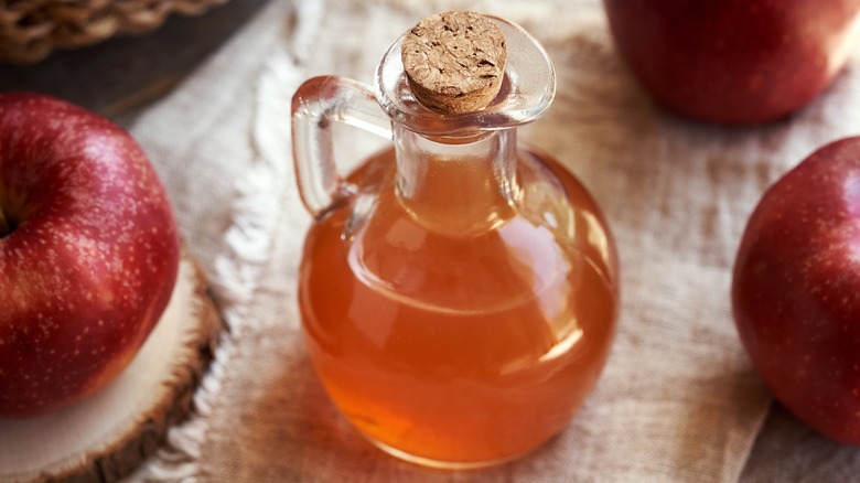 jar of apple cider vinegar