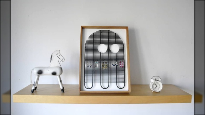 Fridge grate earring holder