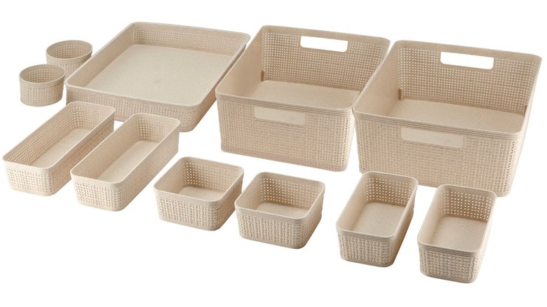 Woven storage bins 