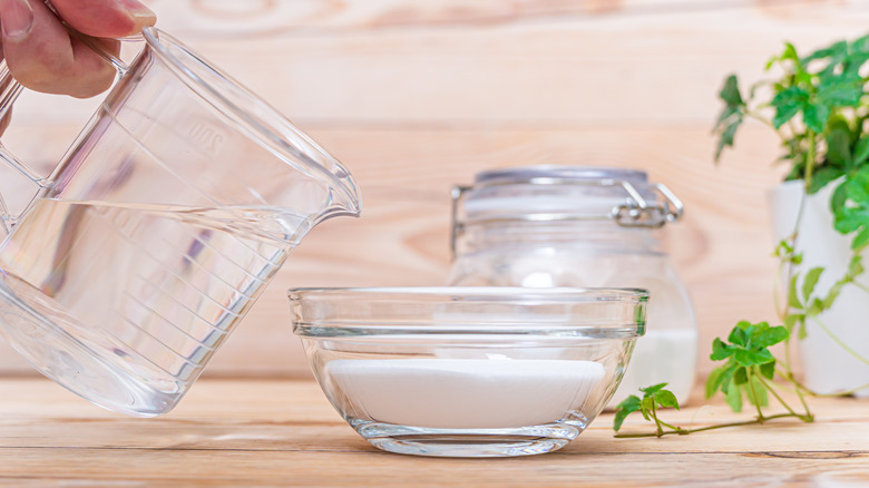 Pouring water into baking soda