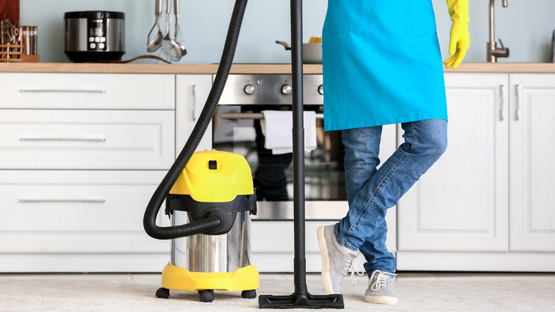 wet/dry vacuum in kitchen 