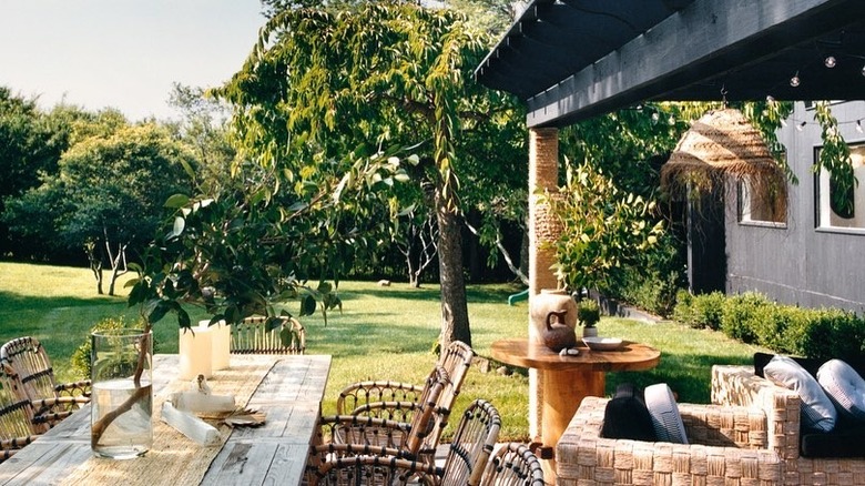 natural backyard furniture