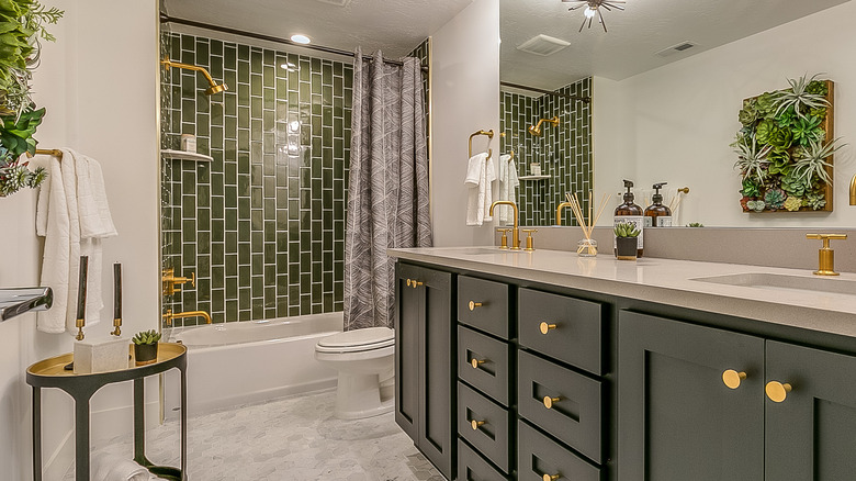 10 Ideas To Amp Up Your Combined Shower And Bathtub