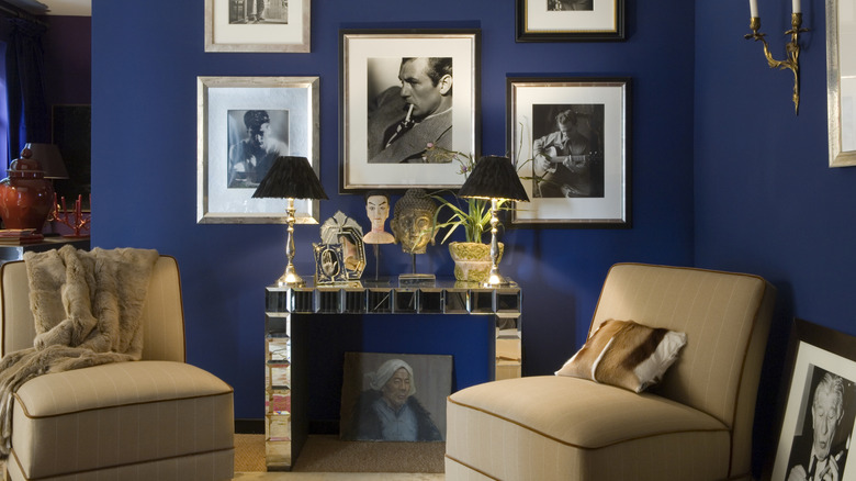 Deep blue walls with beige furniture.