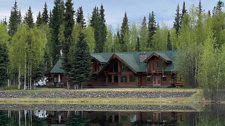 Alaskan home surrounded by trees