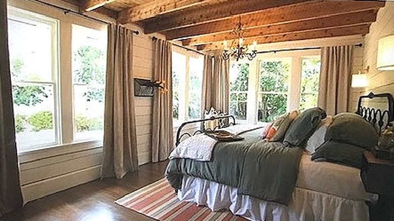 Modern farmhouse bedroom