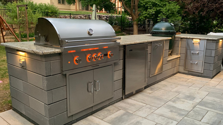 Outdoor kitchen with various appliances