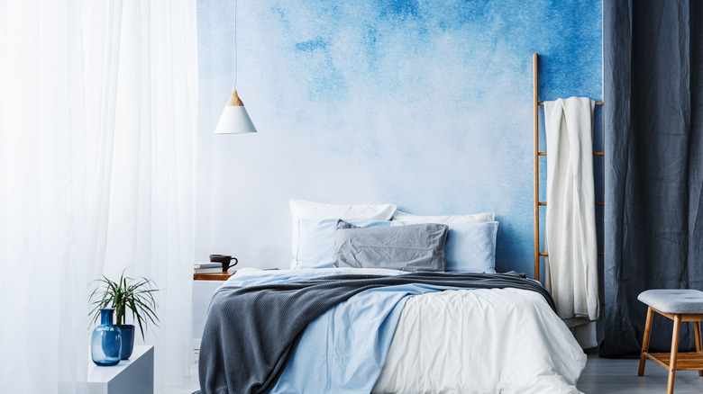blue and white ombre walls 