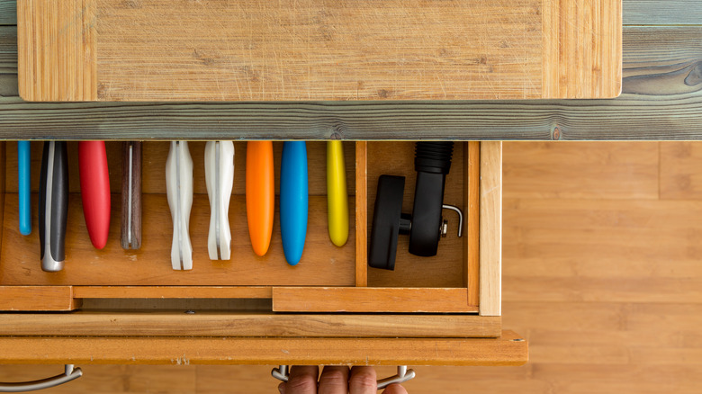 Organized kitchen drawer