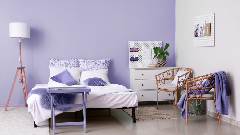 pastel purple and white bedroom 