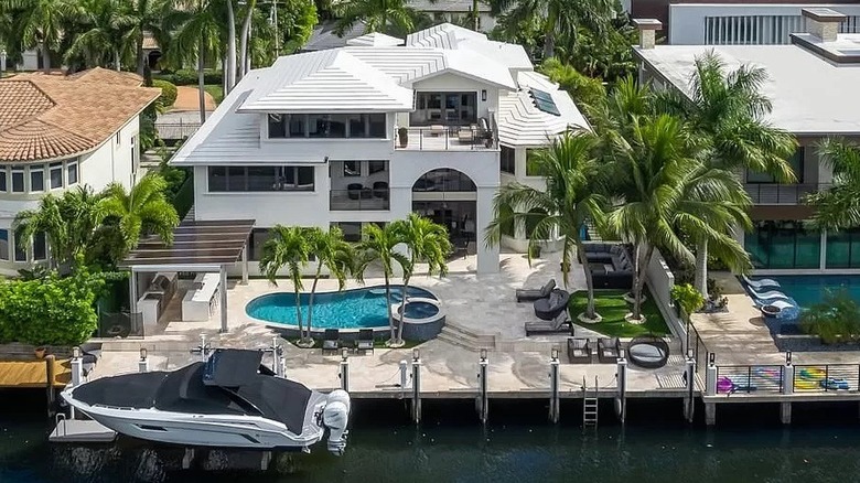 white Hawaiian mansion on the water