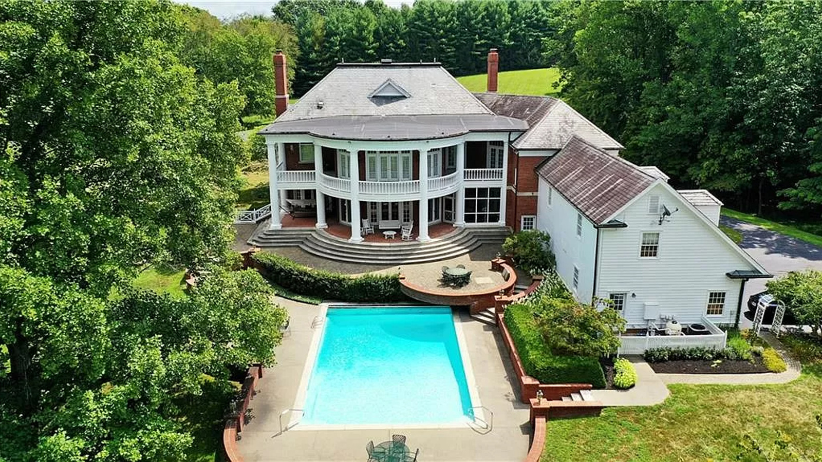 10 Stunning Million Dollar Homes In Indiana