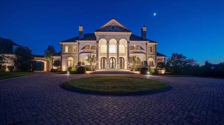 lit up mansion in Tennessee