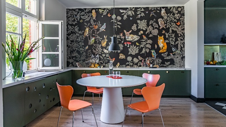 Eat-in kitchen with wallpaper