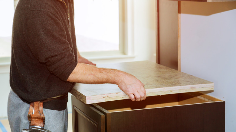 man installing laminate countertop