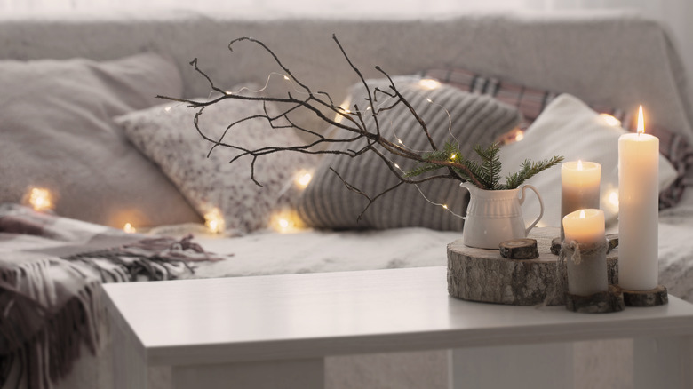 Coffee table with winter décor