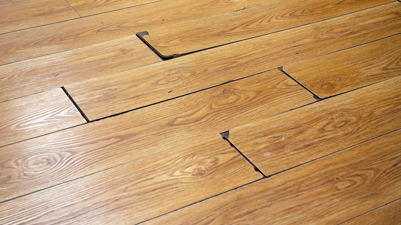 Gaps between laminate floorboards