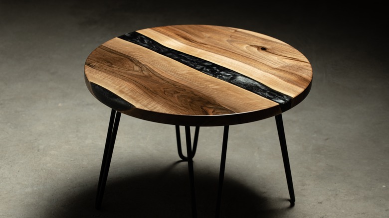 Round resin and wooden table