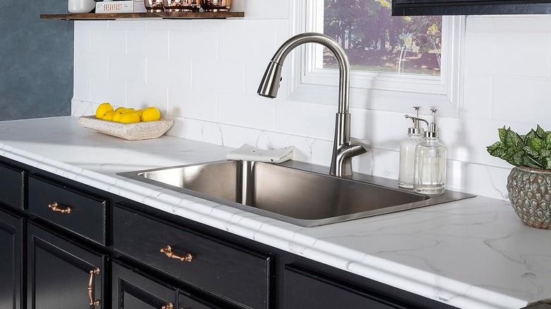 faux white marble countertops with ogee edges