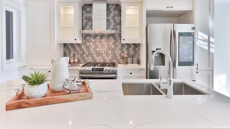 floral backsplash in kitchen