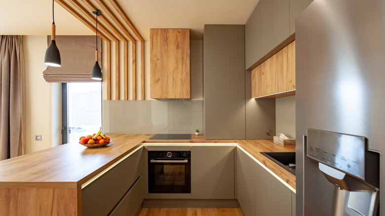 gray and wood kitchen