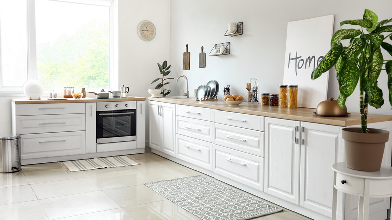 white lower kitchen cabinets