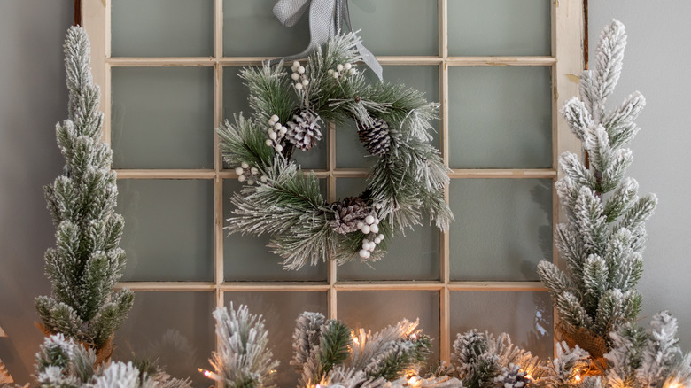 Flocked wreath display