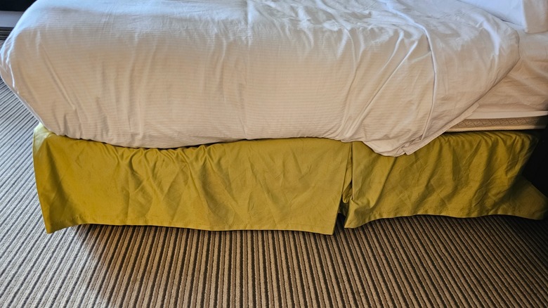 A green bedskirt