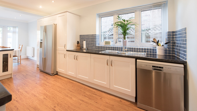 tidy kitchen countertops