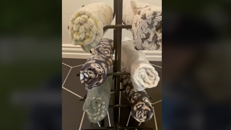 towel storage wine rack