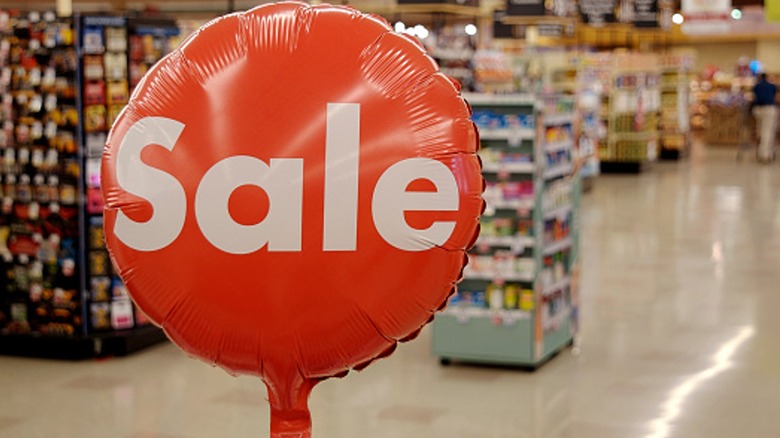 red sale balloon