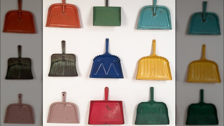 dustpan wall