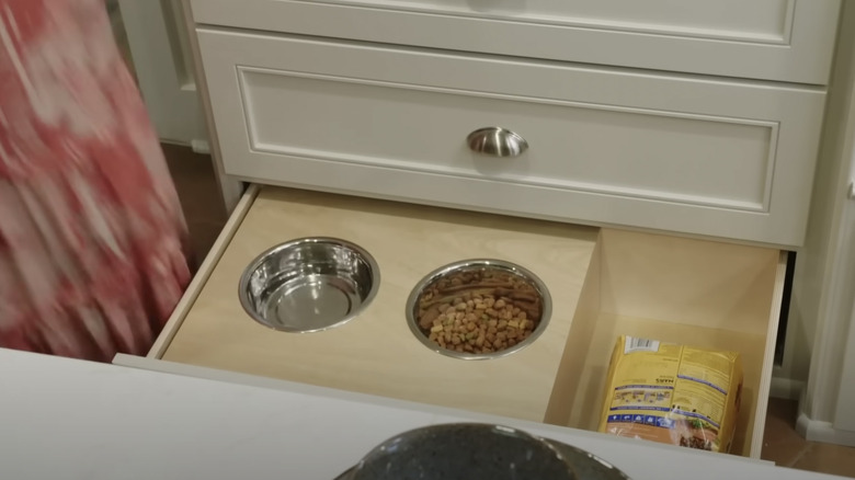 food and water drawer for pets 