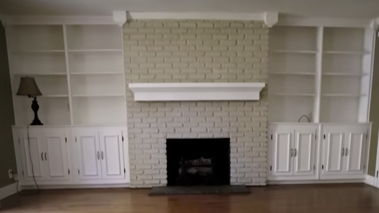 fire place with mantle 