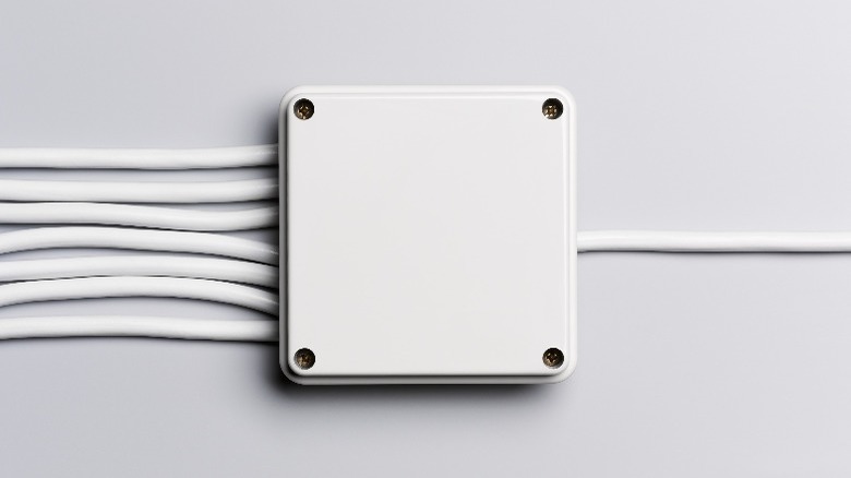 enclosed square junction box