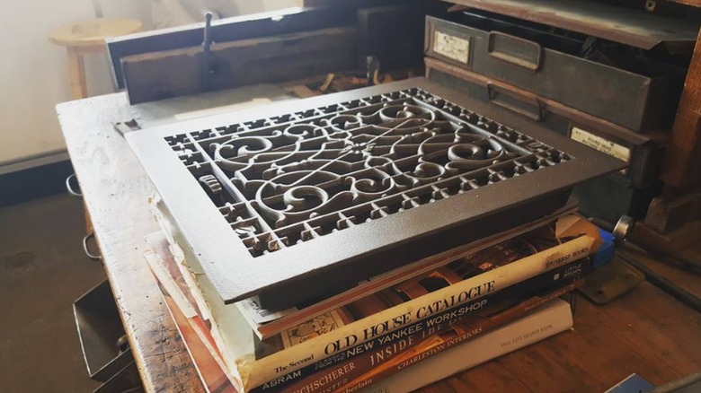 metal grate tray