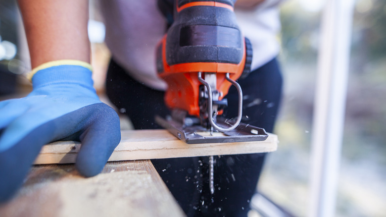 cutting wood with jigsaw tool