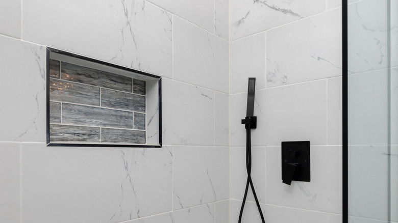 Shower niche with contrasting tile backsplash