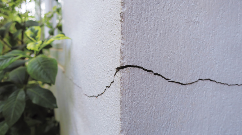 crack in home's foundation