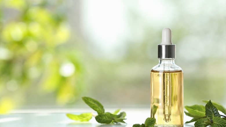 Peppermint essential oil 