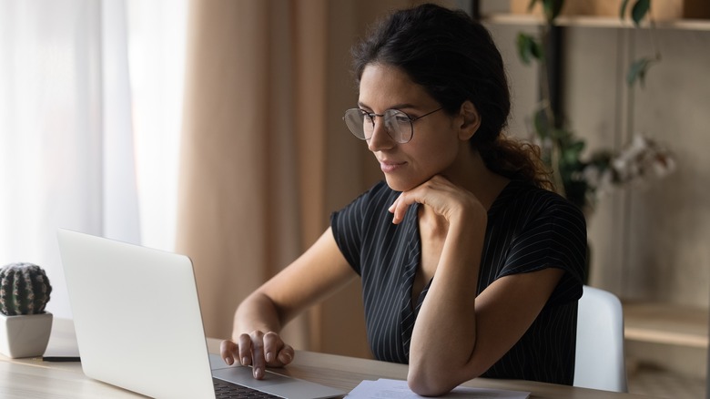 woman browsing reviews online