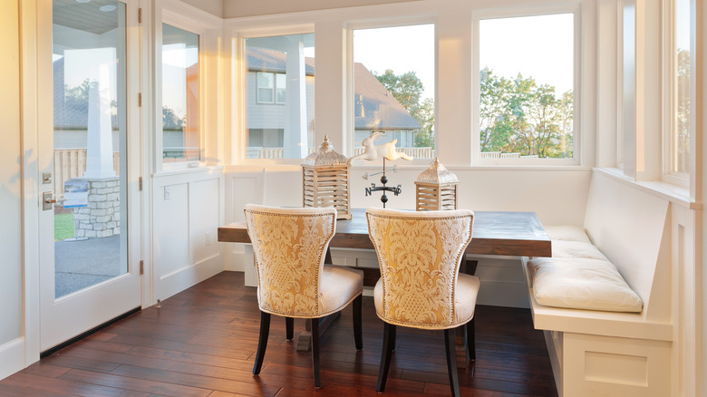 Dining nook banquette