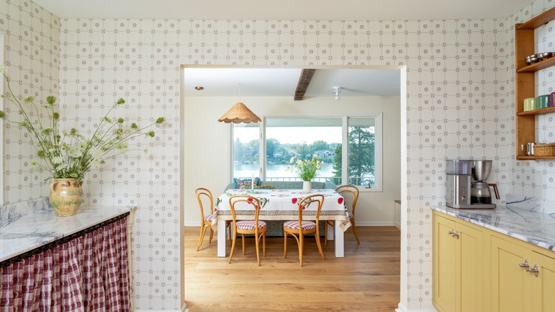 Farmhouse tile-like wallpaper in kitchen