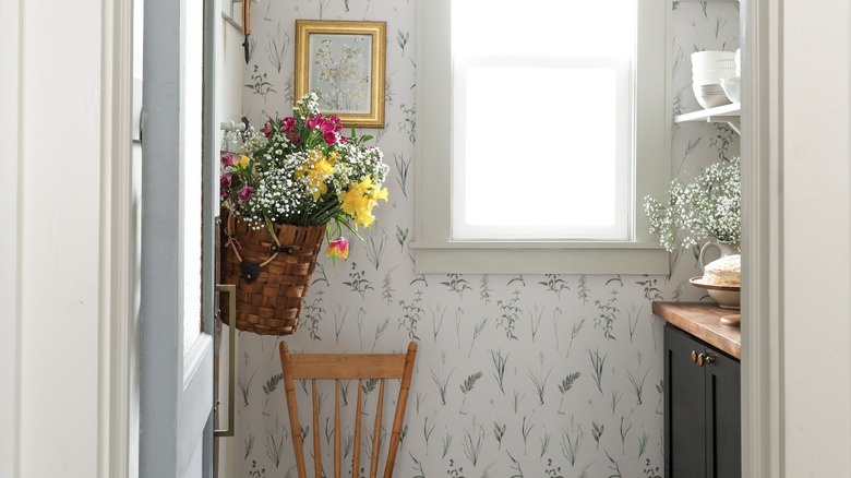 Subtle floral wallpaper in kitchen for a cozy vibe