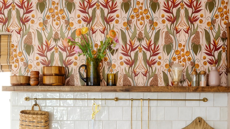 Bright and floral wallpaper in kitchen