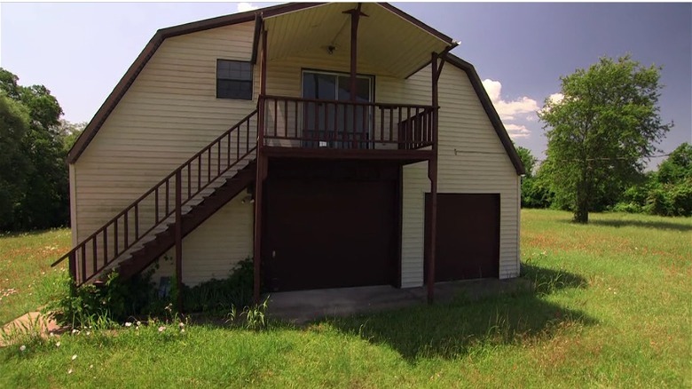 horse barn