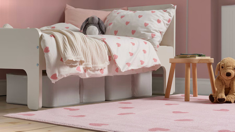 Pink hearts bedroom decor