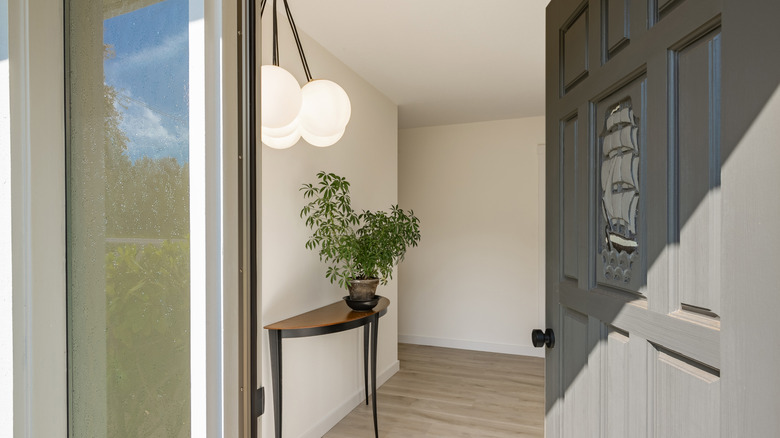 Asymmetrical light feature in front entrance of a home